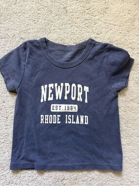 Brandy Melville Navy and White Graphic Crop Tee